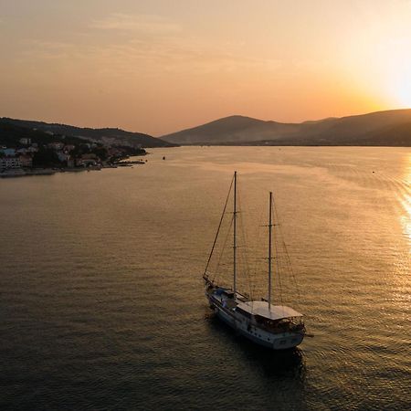 Apartments By The Sea Arbanija, Ciovo - 1085 Trogir Exteriér fotografie