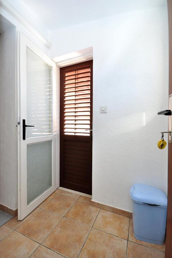 Apartments By The Sea Arbanija, Ciovo - 1085 Trogir Exteriér fotografie